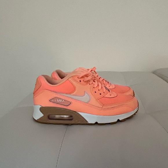 Women’s shoes athletic orange size 7/2. Gently worn - Picture 3 of 4